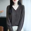 Cárdigan de punto fino con cuello en V para mujer, para otoño e invierno, de importación, lujo ligero, rejuvenecedor, top suave y versátil, prenda exterior de punto simple y agradable para la piel