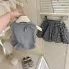 Conjunto de Ropa de Verano para Niñas: Elegante Conjunto Coreano de Top sin Espalda con Lazo y Pantalones Falda a Cuadros Florales para Niños Pequeños