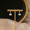 Aretes de perlas estilo retro francés estilo Hong Kong aretes geométricos redondos simples plisados aretes de lujo ligero de alta gama estilo Chanel