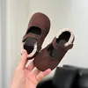 Zapatos de princesa de lunares estilo coreano para niñas, nuevos zapatos de cuero para niños primavera y otoño 2026, planos retro de encaje poco profundos para bebé