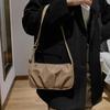 Nova bolsa feminina simples plissada 2023 moda verão bolsa cor sólida costura corrente ombro casual bolsa nas axilas