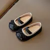 Sapatos de couro infantis, novo estilo outono, sapatos de couro da moda para meninas pequenas, sapatos single versáteis com lantejoulas para meninas, sapatos de princesa infantis de sola macia