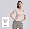 Top feminino de manga curta para yoga, alta elasticidade, corte justo, com bojos embutidos, top esportivo modelador, camiseta fitness de secagem rápida, novo modelo de verão