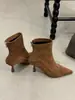 Botas Curtas Chuyuji Estilo Coreano Retrô Camurça Bico Fino Salto Agulha para Mulheres, Outono e Inverno Vintage Elásticas Versáteis Slim Fit