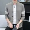 Nuevo cárdigan de primavera y otoño para hombre, cárdigan casual para jóvenes, suéter para hombre, chaqueta cárdigan de color liso