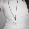 Collar con Colgante de Flor Calada de Blogger Coreano Ins para Mujer, Cadena Larga Ajustable de Cuerda Negra de Alta Gama para Suéter