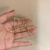 Líneas geométricas asimétricas entrelazadas en un elegante diseño de pendiente, pendientes de estilo de moda europeo y americano, accesorios para orejas de diseño nicho al por mayor