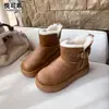Botas de Neve de Couro Genuíno com Solado Grosso Aumentadoras de Altura Femininas 2026 Chegada Nova de Inverno Botas Curtas de Lã Espessadas com Veludo Sapatos de Algodão Sapatos de Algodão com Pelo
