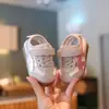 Sapatos de Menina Primavera e Verão Sola Macia para Bebê e Criança Pequena Antiderrapantes Respiráveis Sapatos de Malha para Meninos Sapatos Infantis Sapatos Esportivos