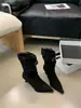 Fivela de Couro Apontada para Cinto de Botas Curtas Femininas Outono e Inverno 2025 Novas Botas Elegantes de Salto Agulha Botas Slim de Camurça de Cano Médio para Mulheres