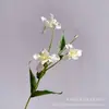 Pintura al óleo de flor artificial con tres iris pequeños, Exhibición de alta calidad para escaparate de centro comercial con arreglo floral, Decoración para el hogar temática de Alicia