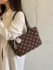 2026 Nuevo Bolso Tote de Gamuza y Terciopelo con Lunares Estilo Coreano Retro Gran Capacidad Bolso de Hombro y Mano Casual para Viajes Cien