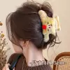 Pinza para el pelo de felpa con lunares de alta gama 2026, Pinza de tiburón moderna y exquisita para mujer, Versátil para el uso diario y el trabajo, Accesorio para el cabello