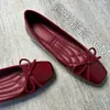 Versión de Piel de Oveja de Zapatos Planos con Lazo Borgoña para Mujer, Estilo Nuevo Primavera Temprana 2026, Punta Cuadrada, Tacón Oculto, Zapatos Planos Lo Ballet