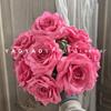 Serie rojo rosa materiales de flores artificiales Más vendido rojo rosa salón de bodas pasillo de flores artificiales decoración arreglo floral fabricante flores artificiales al por mayor