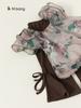 Envío Gratis Ropa Infantil Conjunto de Verano Niños Camisa de Muñeca Flor Rosa Conjunto Retro de Dos Piezas Pantalones de Campana para Niñas Atuendo de Moda