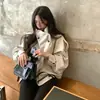 Enviado. Gabardina corta vintage de doble botonadura con cuello mao de Dongdaemun, Corea, top casual holgado para mujer para otoño