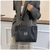 Bolsa de Ombro Grande e Estilosa para o Dia a Dia 2025 Nova Tendência Feminina Simples Bolsa de Mão Tote