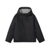 Chaqueta softshell súper elegante de estilo americano, un conjunto de escalada al aire libre con capucha para parejas, a prueba de viento y forrado de polar, corte holgado, disponible para hombres y mujeres.