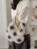 Llegada de verano de moda: un bolso tejido floral colorido, perfecto para vacaciones y la playa, un bolso de hombro casual