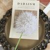 [Material de flor blanca] Arreglo floral de hortensia, rosa, flor de pasto escarchado con decoración de material de hoja de niebla de techo de pasto, flor de simulación para boda