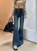 Fotos reais de jeans flare estilo americano para mulheres, apresentando um design de cintura alta inspirado na Coreia, um corte slim retrô e pernas longas e flare, sem cós