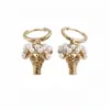 Brincos de pérola em formato de cesta de flores banhados a ouro 18K real, únicos e estilosos, brincos da moda com um toque de luxo leve e sofisticado, brincos femininos atacado