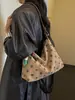 Bolsa de mano retro de lunares estilo coreano transfronteriza para mujer, nuevo modelo 2026, moda diaria, gran capacidad, para ir al trabajo, de hombro y para llevar debajo del brazo