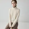 Novo suéter feminino 100% cashmere puro para outono e inverno com design de gola alta falsa, criando um visual em camadas, uma camada interna quente e um top de tricô