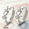 Pendientes Yanbai de Moda Estilo Coreano Elegantes y Únicos con Forma de Corazón con Incrustaciones de Circonita, Joyería Versátil de Ear Cuff con Forma de Corazón