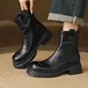 Botas curtas de moda únicas estilo britânico, nova sola plataforma, salto grosso de 5,5 cm, bico redondo, botas curtas de moda de salto médio