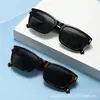 Gafas de Sol Cuadradas con Patrón Azul Nuevo 2026 para Hombres y Mujeres, Gafas de Sol de Moda con Protección Solar y Anti-UV con un Toque de Lujo 3983