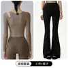 Conjunto Duas Peças de Yoga Top Ombro a Ombro Manga Longa Calça Longa de Cintura Alta Falsa Duas Peças Flare Conjunto de Roupa Esportiva para Fitness Feminina Outono