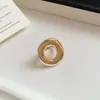 Anillo Abierto Redondo Hueco Geométrico, Estilo de Nicho de Alta Gama, Personalidad Minimalista Metálica, Accesorio de Mano Simple y Elegante