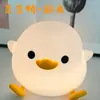 Pato Doudou de Pudín Adorno de Luz Nocturna Protección Ocular Pato Doudou Carga USB Temporizador Palmadita Automática Lámpara de Silicona Atmósfera