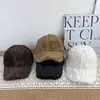 Gorra de béisbol de felpa con rayas verticales de invierno para mujer, gorra de pico de imitación de conejo engrosada, estilo coreano, cálida, hace que la cara se vea más grande, sombrero para circunferencia de cabeza grande