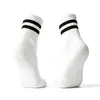 Calcetines de yoga transfronterizos para mujer, hechos de algodón puro, resistentes al olor, transpirables, con características antideslizantes de silicona, longitud hasta la mitad de la pantorrilla, adecuados para Pilates y fitness, venta al por mayor