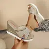 Sandálias de Cunha Peep-Toe Slip-On Casuais Confortáveis Femininas de Tamanho Grande para o Verão de 2026 Tamanho Único