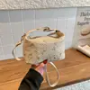 Bolso pequeño cuadrado de mano simple, nuevo bolso de mano tejido de moda primavera-verano 2026, bolso de paja de un solo hombro con encaje floral