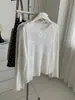 Camiseta Feminina de Renda Bordada Branca Creme Estilo Retrô Francês Manga Longa 26 Outono/Inverno Look Elegante para Camadas Borda Franzida Camisa Base
