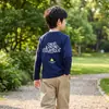 Camiseta de manga larga para niño con mangas raglán, top infantil para niños mayores, nuevo estilo otoño 2026, camiseta básica de color liso con cuello redondo, moderna