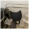 Bolsa Feminina Lisa com Pom-Pom 2025 Inverno Novo Estilo Fresca de Feltro para Ombro com Relevo, Elegante Tendência de Ombro Único Pequena Quadrada