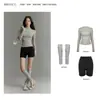 Nueva ropa de yoga de otoño e invierno para mujer, cuello semi-alto, manga larga, ligera, top de fitness elástico, muy elástico y transpirable