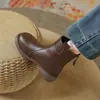 Botas Curtas Estilo Martin de Couro Macio para Mulheres, Novo Estilo Inverno 2026, Forradas com Lã para Aquecimento, Bico Redondo, Salto Médio, Botas Curtas Confortáveis de Couro Macio