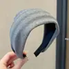 Nueva diadema de ala ancha 2026 para mujer, diseñada para levantar la línea del cabello y mantener el cabello en su lugar mientras te lavas la cara, con un estilo retro adecuado para otoño e invierno, y ofreciendo un aspecto sofisticado