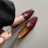Sapatos Mocassins Simples de Couro Macio Estilo Britânico Bico Quadrado Raso Sapatos Baixos para o Trabalho Sapatos Preguiçosos Completamente em Couro para Mulheres