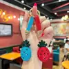 Chaveiro de liga metálica da série de frutas abacaxi, cravejado com diamantes de argila, pingente de decoração de bolsa de trabalho moderno e versátil