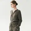 Estilo de lujo ligero, tejido de cachemira abotonado, imitación de dos piezas, prenda exterior amigable con la piel, nueva colección otoño/invierno 2026, top suéter