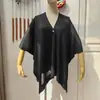 Xale Fino Feminino para Verão e Outono 2025 Blusa de Botão para Sala com Ar Condicionado Viagem Cor Sólida Versátil Capa Moda Tricô