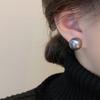 Aretes de botón de perlas de moda francesa estilo coreano de aguja de plata 925 aretes de alta gama personalidad moderna aretes combinables para mujer Venta al por mayor